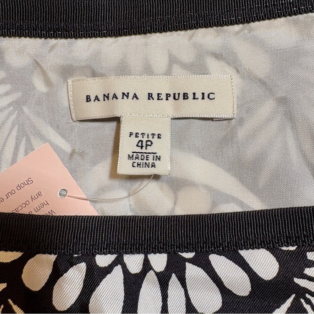 NWT Banana Republic Black and White Silk Floral Mini Skirt Size 4P - Picture 4 of 6